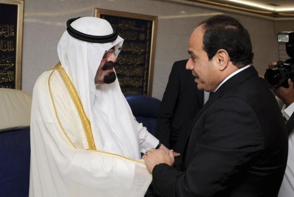 Sisi se reúne con el rey saudí Abdulá en el Aeropuerto de El Cairo