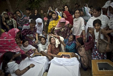 Un atentado contra una iglesia deja 81 muertos y 145 heridos en Pakist&aacuten
