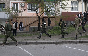 Expertos: la operación militar de Kiev en el Este de Ucrania es un fracaso
