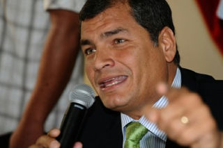 Correa advierte de una posible “guerra de cuarta generación” contra Ecuador
