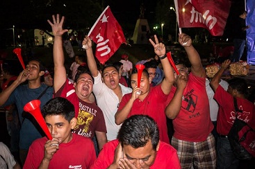 Pueblo salvadoreño festeja victoria del FMLN en las presidenciales