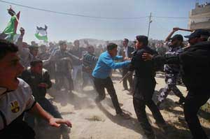 Palestinos repelen ataque israelí contra campamento en el Valle del Jord&aacuten
