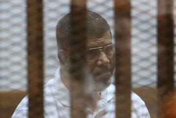 Egipto acusa a ex presidente Mursi de entregar información secreta a Qatar