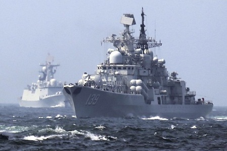Barcos de guerra chinos atracan por primera vez en Irán
