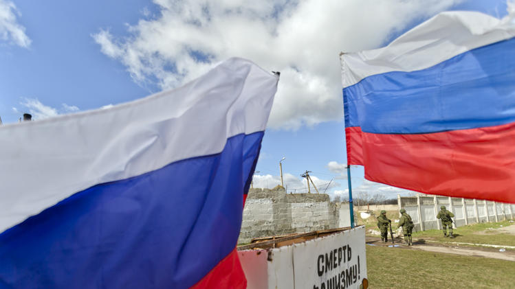 Las banderas rusas ondean en todas las bases militares de Crimea