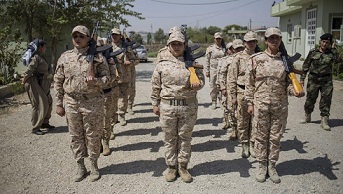 Una mujer lidera a los milicianos kurdos que luchan contra el EI en Kobani