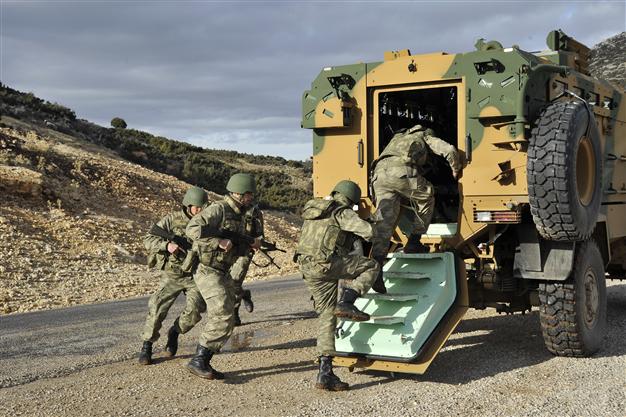 Turquía envía un convoy militar a Siria para proteger mausoleo