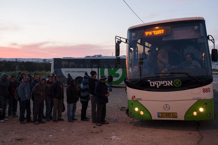 Israel establece la segregación racial en los autobuses