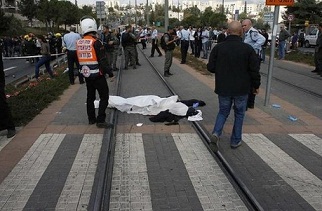 Un policía israelí muerto mientras se producen nuevos choques en Jerusalén