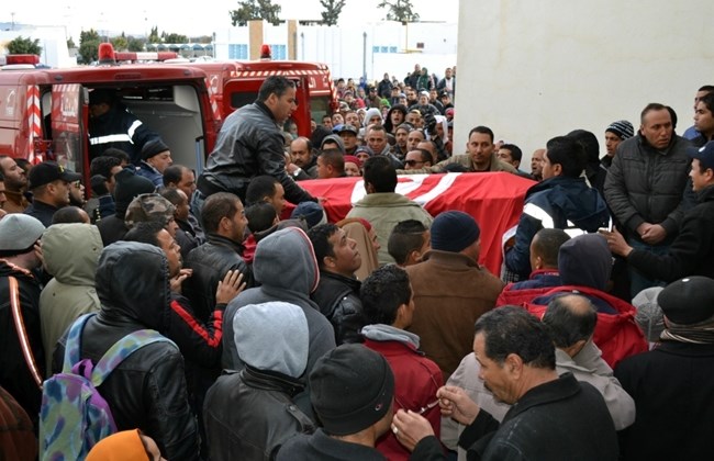 Cuatro policías muertos en atentado terrorista en Túnez