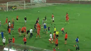 Aficionados búlgaros expulsan a equipo de fútbol israelí de un campo