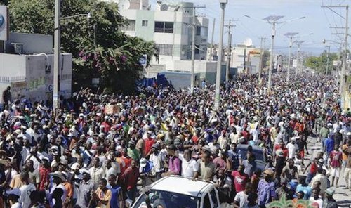 Continúan las protestas en Haití contra presidente apoyado por EEUU