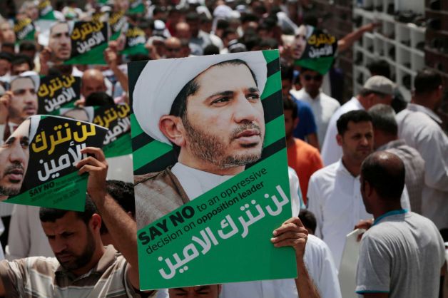 Líder de la oposición de Bahrein condenado a cuatro años