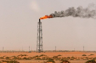 Misiles yemeníes destruyen refinería e instalación de Aramco en Arabia

