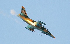 Iraq autoriza a los aviones sirios a atacar convoyes del EI en su territorio
