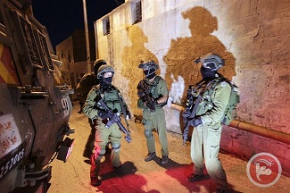 Residentes palestinos hacen frente a incursión israelí en Yenín
