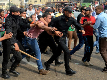 Egipto condena a 51 personas por manifestarse en el tema de las islas