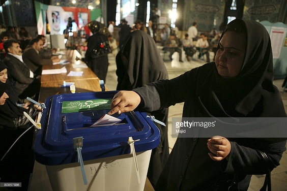 Iraníes votan nueva ronda de las legislativas

