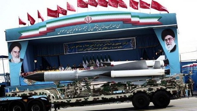 Irán muestra partes del S-300 recibido de Rusia en un desfile militar