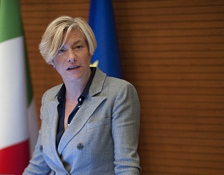Ministra de Defensa de Italia: Siria protege al mundo entero del terrorismo
