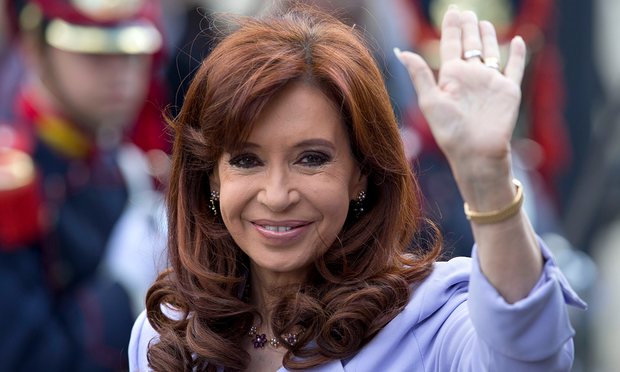 Cristina Fernández recibe multitudinario apoyo popular