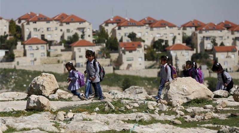 Israel mantiene prohibición de entrada de libros escolares en Gaza