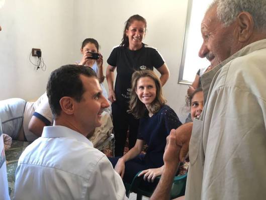 Assad y su esposa visitan a militares heridos en provincia de Homs