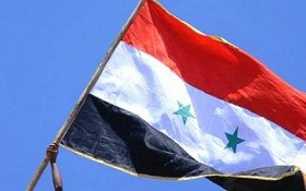 Residentes de Raqqa se levantan contra el EI. Izan banderas sirias