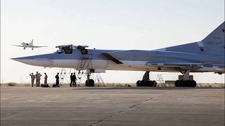 Bombarderos rusos Tu-22M3 y Su-34 atacan a terroristas en Siria desde Irán