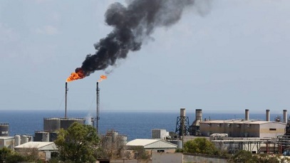 Tropas de Haftar y del GUN se disputan terminales petrolíferas en Libia
