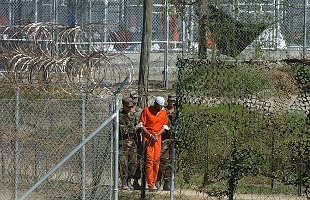 Preso de Guantánamo implica a miembro de la familia real saudí en el 11-S

