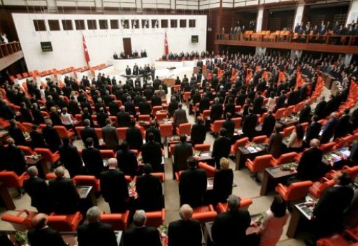 نواب المعارضة التركية يتخلون عن مقاطعة البرلمان